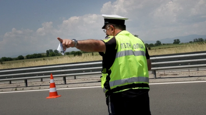 Арестуваха арогантен водач, обиждал полицаи и блокирал напречно пътя за Гърция