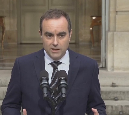 Френският премиер подаде оставка