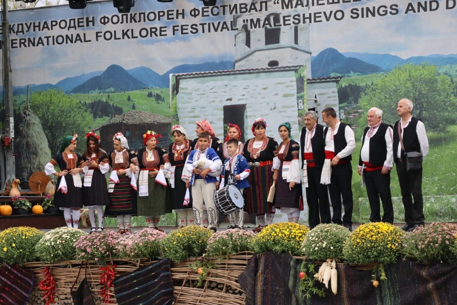 НЧ „Пробуда – 1927“ - Самораново ликува с 4 златни отличия и една бронзова награда на „Малешево пее и танцува“