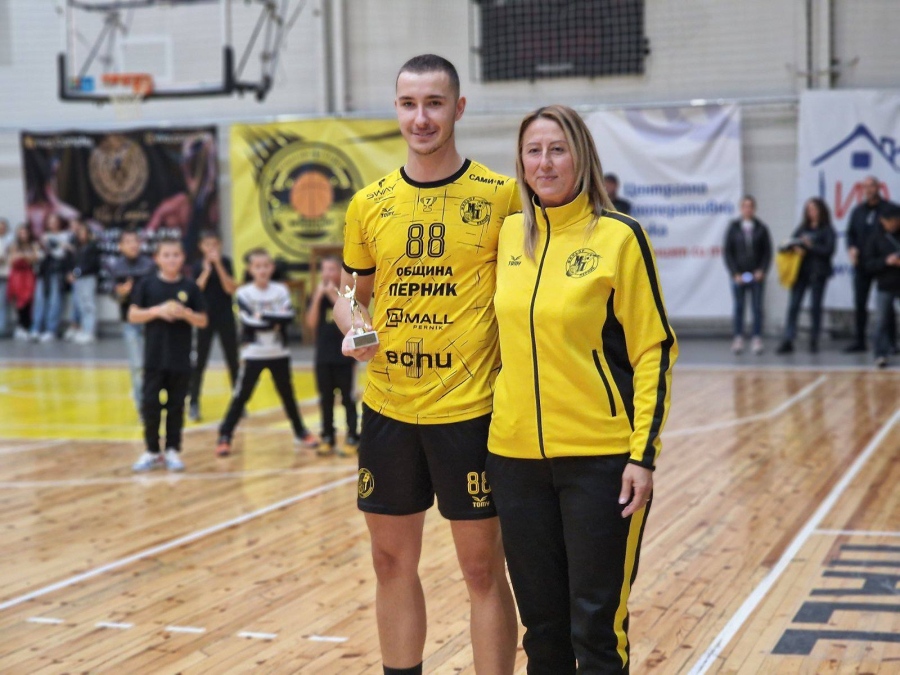 Волейболната надежда Димитър Денчов от Миньор с титлата най-добър млад играч в Перник