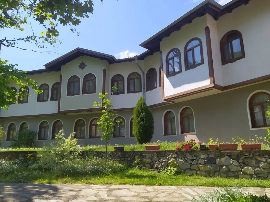 За празника на Св.Йоан Рилски! Патриаршеска св. Литургия в Руенския манастир край село Скрино