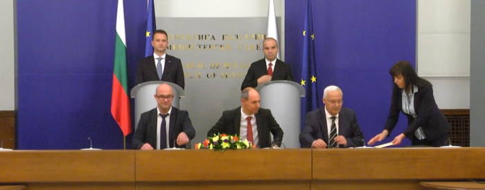 Изграждат зарядни станции за електромобили по \