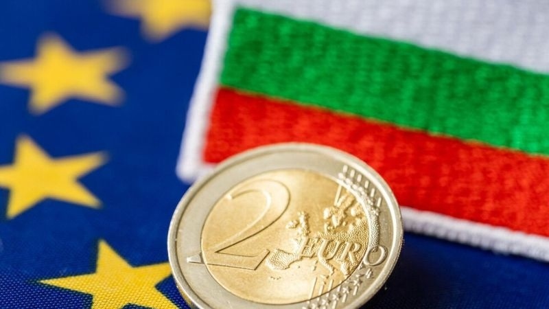 МС ще обяви 31 декември и 2 януари 2026 г. за почивни заради еврото