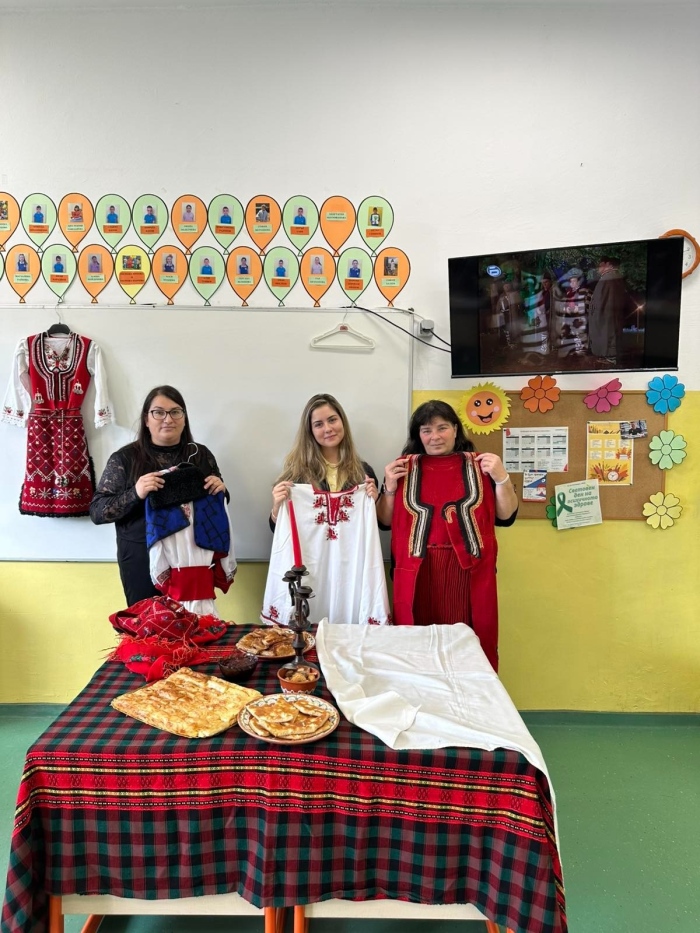 Ястия по старинни рецепти, народни носии и хоро с пуше   върнаха духа на стария Разлог