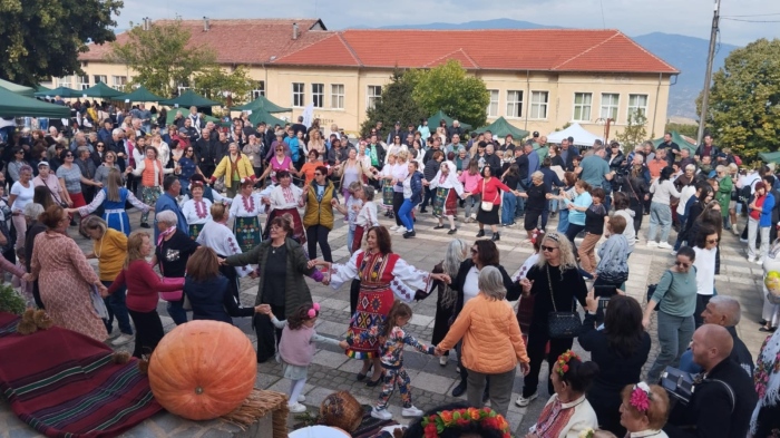 Да си оближеш пръстите! Кюфтета от кестени вървяха като топъл хляб в Коларово