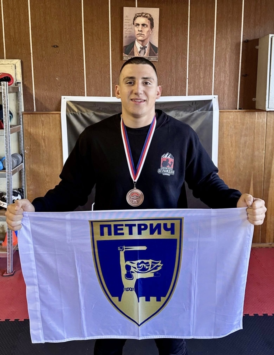 Петрич отново има медалист от Европейското по бокс! Стоян Петров донесе бронз