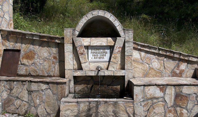 Световен рекорд! С над 1000 чешми с питейна вода Сатовча влезе в Гинес, туристите се леят