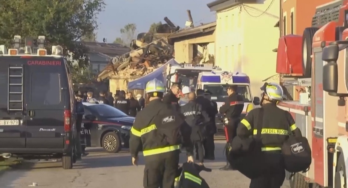 Трима полицаи загинаха, след като заплашени от изселване взривиха фермата си в Италия