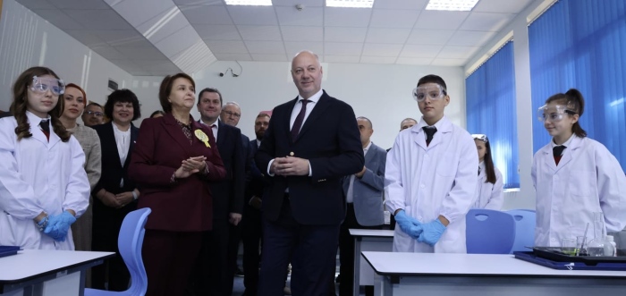 Премиерът Желязков от Перник: Над половин милиард лева инвестиции в над 2200 STEM центъра в страната