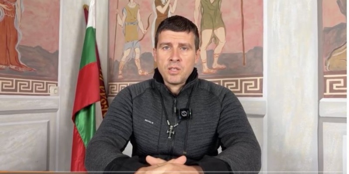 Драма във Величие: Ивелин Михайлов се разграничи от 8 свои депутати - те му се извиняват \'\'трикратно\'\'