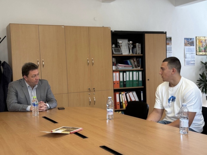 Кметът на Петрич Димитър Бръчков посрещна европейския бронзов медалист по бокс Стоян Петров