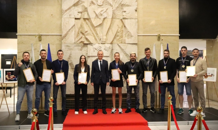 Благоевград награди своите световни шампиони по таекуон-до