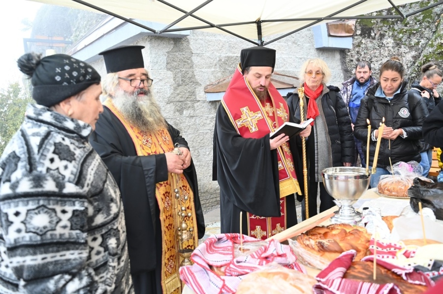 Епископ Йеротей от Рилски манастир освети красив параклис в Брестово