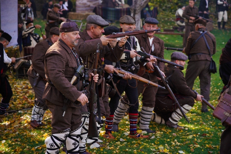 С пушки, четници и дух на съпротива Петрич се върна век назад