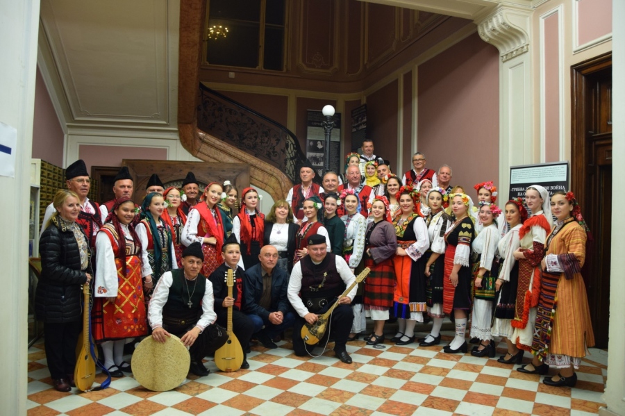 Разложки фолклорни групи възродиха духа на Пирин на научна конференция в БАН