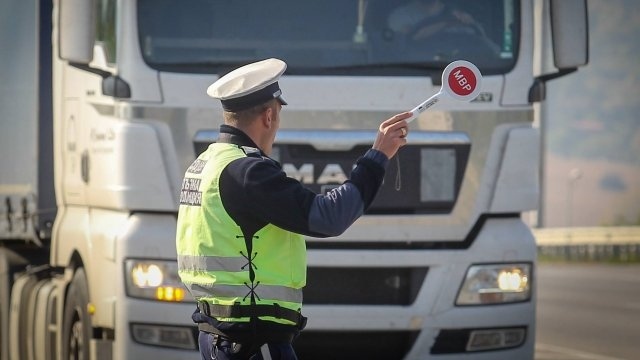 Арестуваха пиян шофьор на камион с над 2 промила алкохол край Брезник