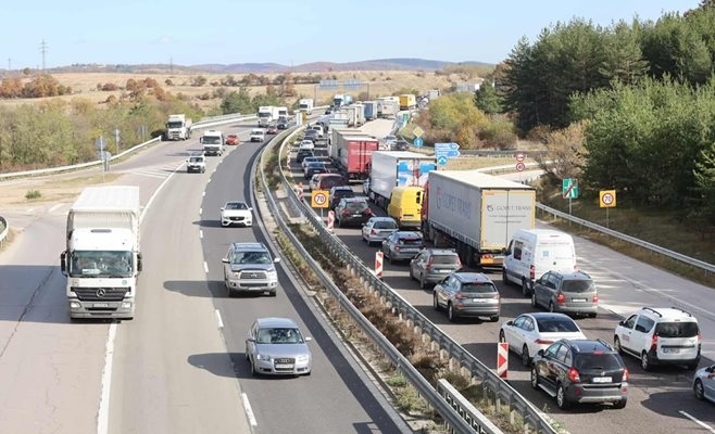  Движението по \