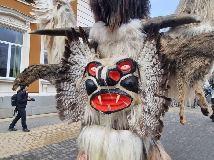 И в Джумаята скочиха срещу Хелоуин! С народни носии и кукерски маски ще бранят българското