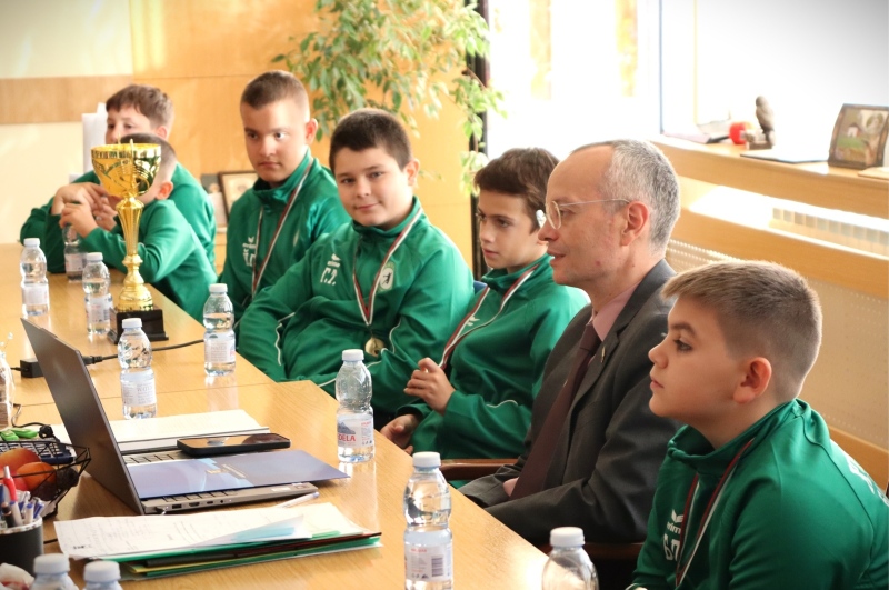 Отличиха с грамоти младите шампиони от хандбален клуб „Интер” в Благоевград