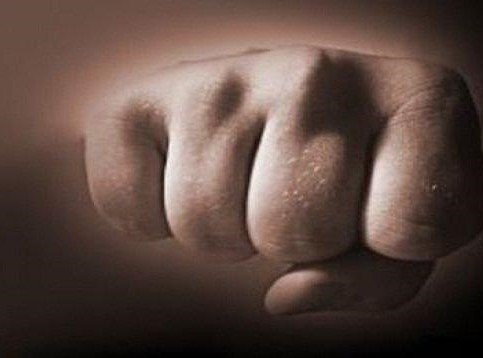 Неизвестен нападна и преби 18-годишно момиче в кафене в Кюстендил