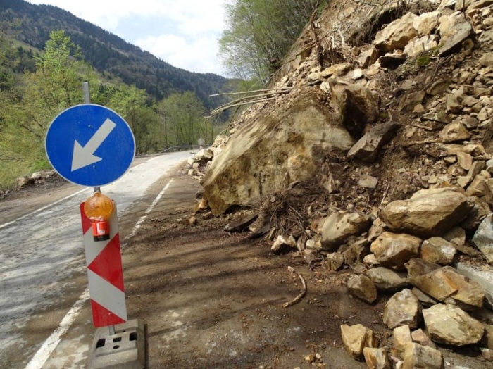 Земна маса се свлече край Рилския манастир