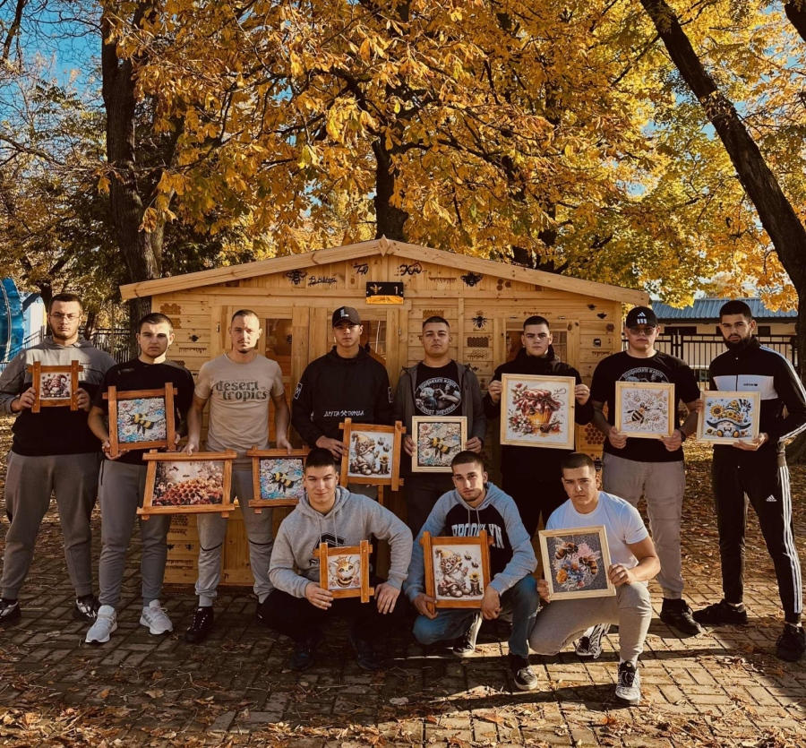 Вдъхновяващо! Пчелно училище „Мед с кауза“ организира 3-я си благотворителен базар в Ихтиман