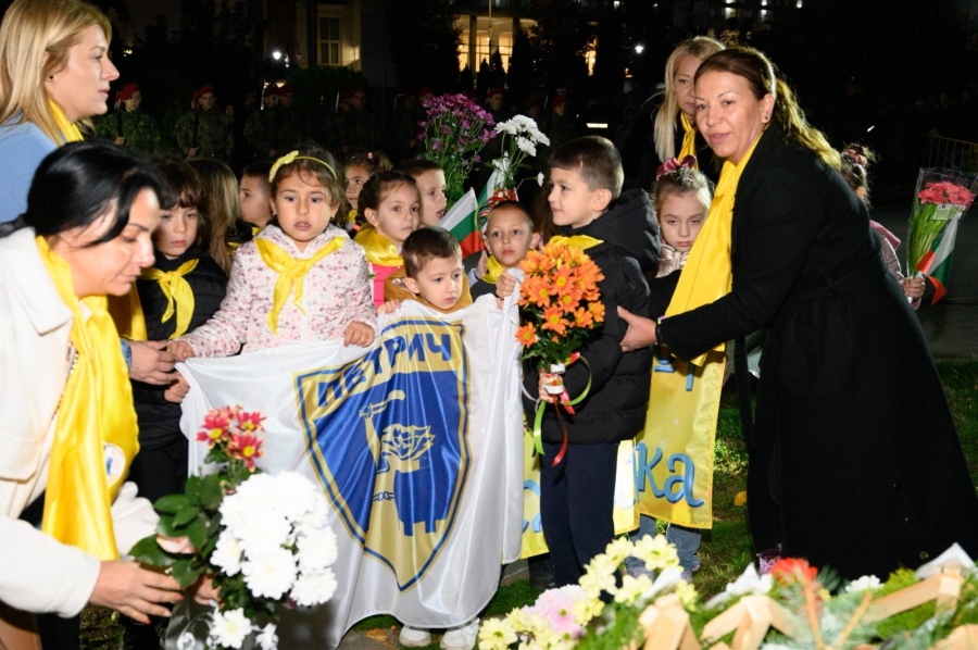 Дълбок поклон! Огньовете на паметта озариха Петрич за 113 години свобода
