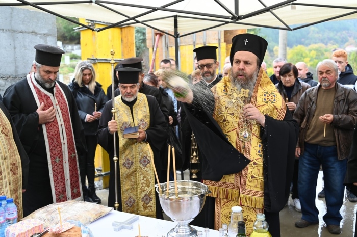 Митрополит Серафим благослови строежа на нов храм в Симитли