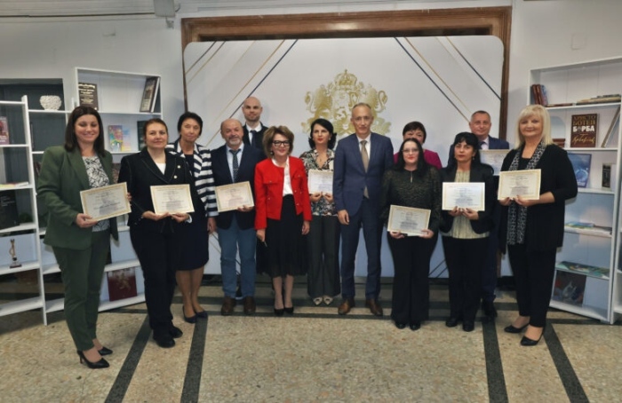 Заслужено признание! МОН отличи изявени педагози от Югозапада с престижна награда за Деня на будителите
