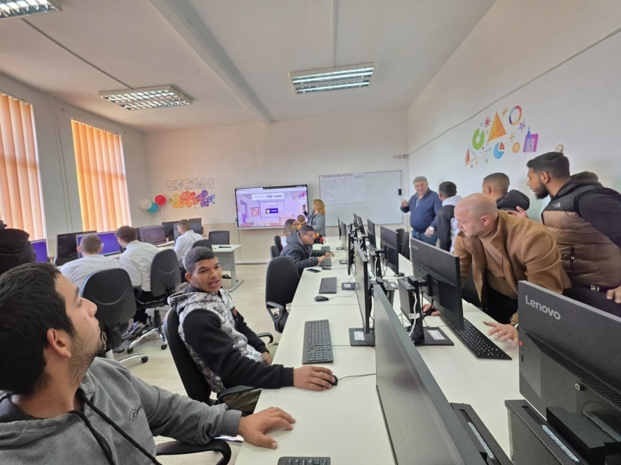 Професионалната гимназия по транспорт в град Дупница тържествено откри своя втори STEM кабинет