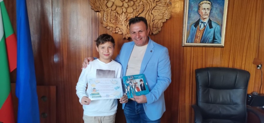 Родолюбец на 10 години впечатли с талант! Даниел от Слатино спечели конкурса „Следите на словото“ за Деня на будителите