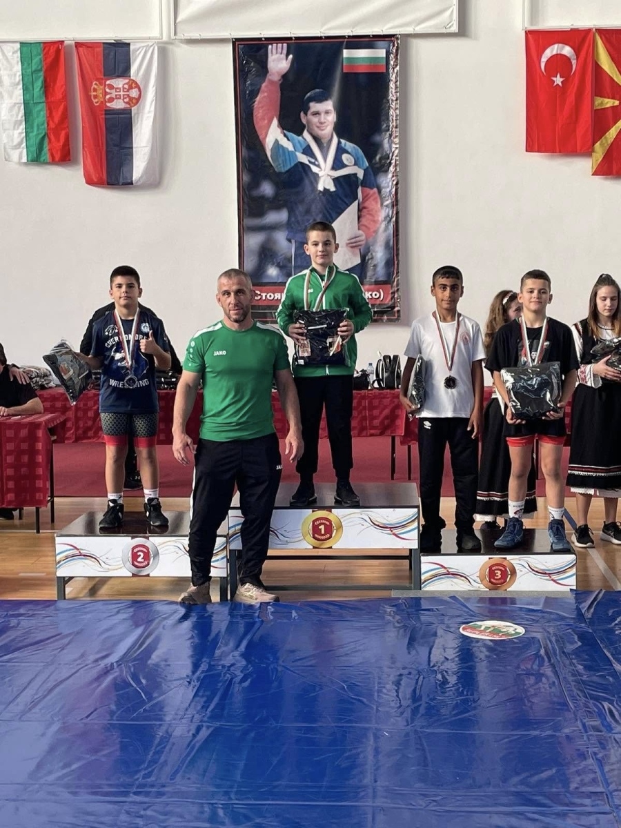 Николай Топалов донесе злато за Гоце Делчев от „Купа Пловдив“ и титлата най-техничен борец