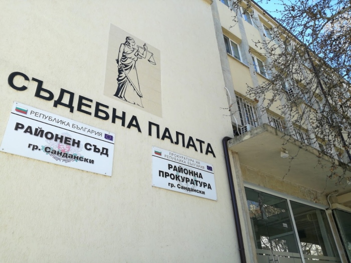 Насилник от Сандански на съд: Мъж би и заплаши жена си с убийство заради отказ за пари за наркотици