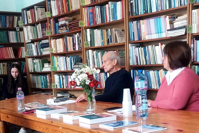 Ученици от Сатовча откриха магията на хайку с Лъчезар Селяшки