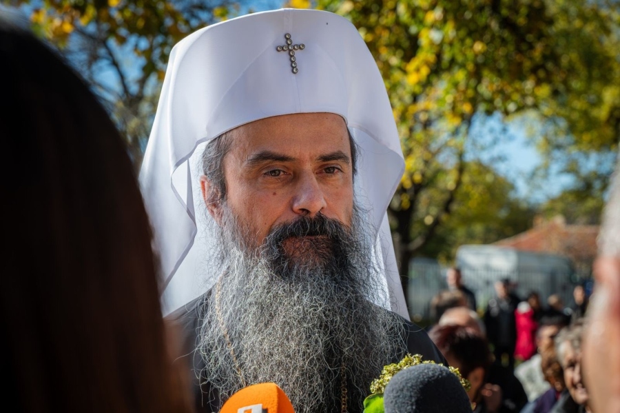 Кметът на Брезник скочи срещу патриарх Даниил в защита на свещеник Константин Стойчев! Пратили отчето в дупнишкото с.Червен брег, но предпочел да се махне