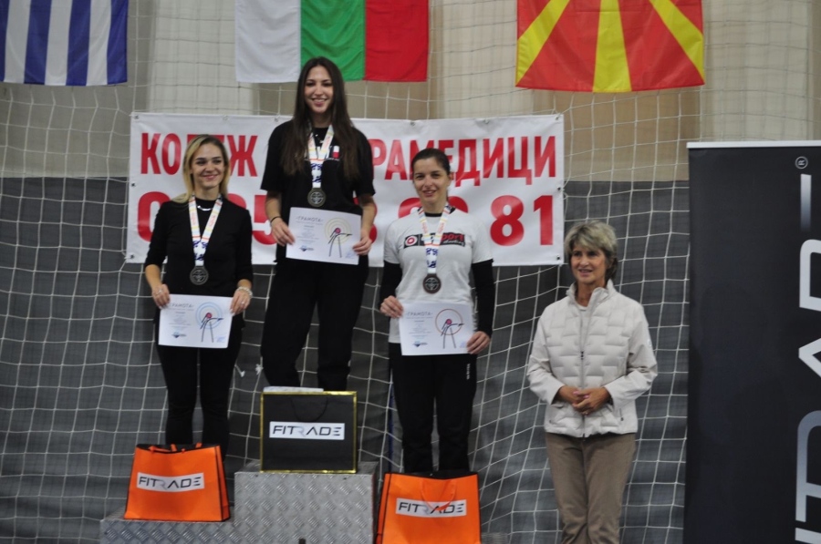 Весела Лечева награди призьорите по спортна стрелба в Благоевград