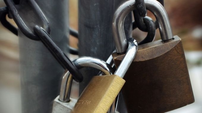 Разбиха катинар и отмъкнаха злато от къща в Кюстендил