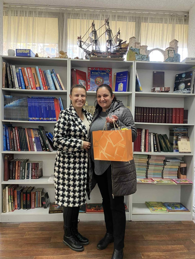 Библиотека в Трън награди най-верните си читатели и получи 200 книги дарение