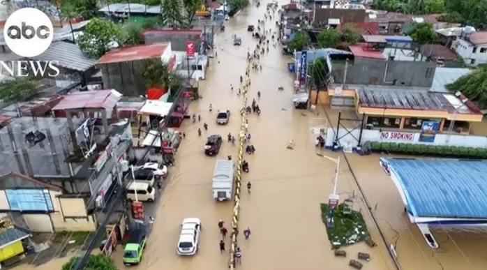 Близо 1 милион души са евакуирани заради приближаването на супертайфун към Филипините