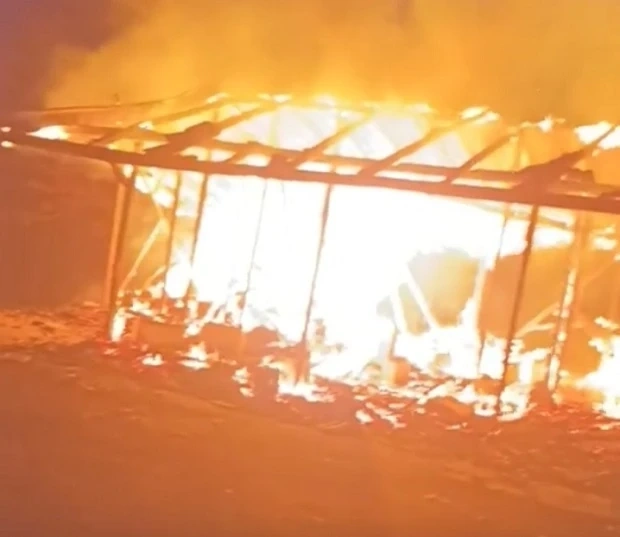 Изгоря свинеферма с животни край Дупница, собственикът е с тежки изгаряния