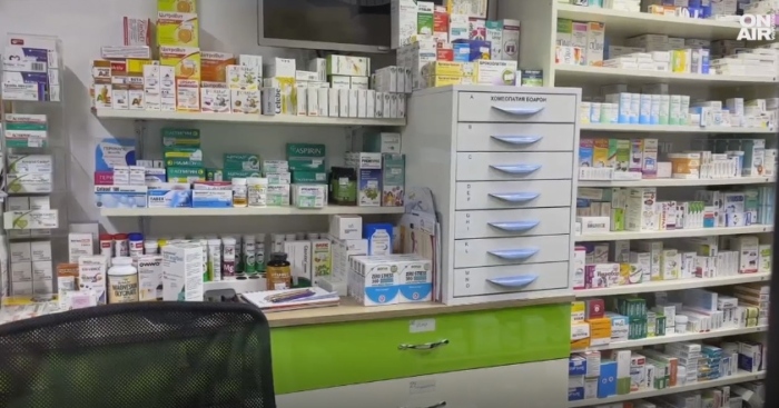 Защо се стигна до хаос с аптеките и наличностите на ваксините в складовете
