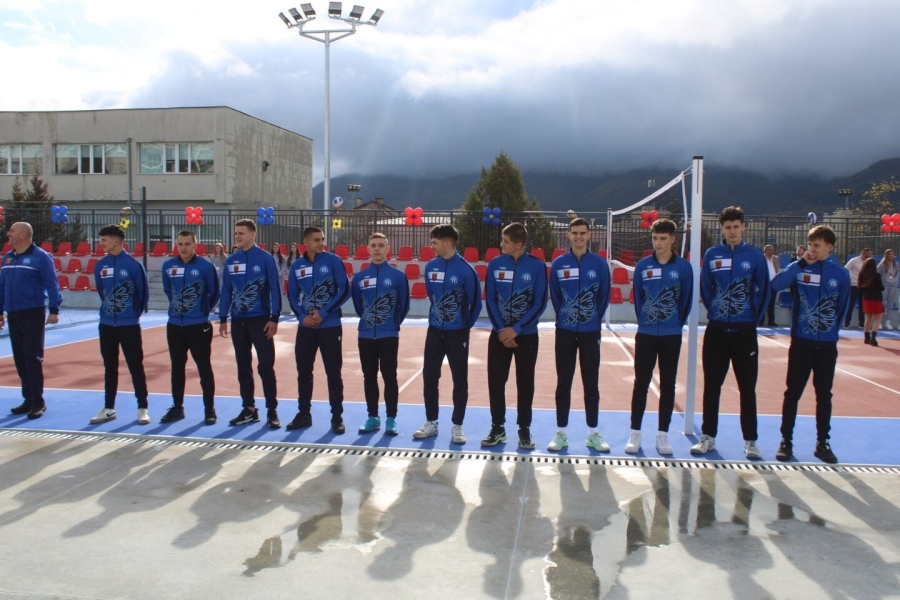 Бронзовите кадети на ВК „Пирин” изпробваха новите волейболни площадки в НПГ