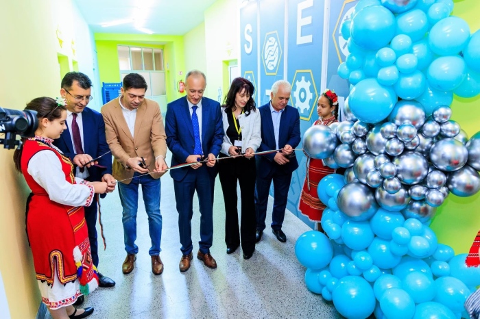 С инвестиция за 136 000 лв. училището в Долно Дряново се сдоби с модерен СТЕМ център