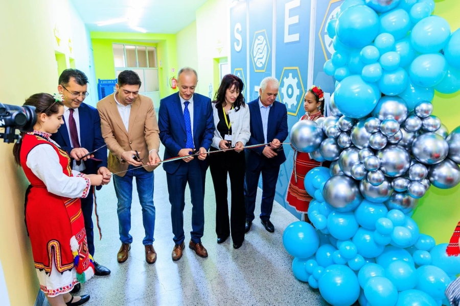 С инвестиция за 136 000 лв. училището в Долно Дряново се сдоби с модерен СТЕМ център