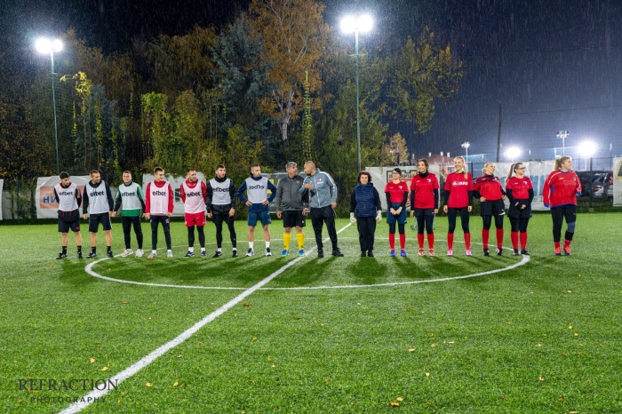 В проливен дъжд и при тежък терен! „Пилатеските“ победиха „Титаните от Югозапада“ в благотворителен мач и събраха над 7500 лв за деца с аутизъм