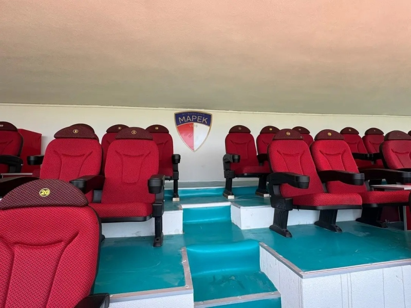 Безумно! Община Дупница сряза терафлекс за 30 000 лв. от Спортната зала, във ВИП-а на „Бончук“ вече стъпват по злато