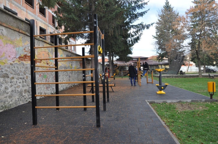 Модерна и нова стрийт фитнес площадка в Разлог