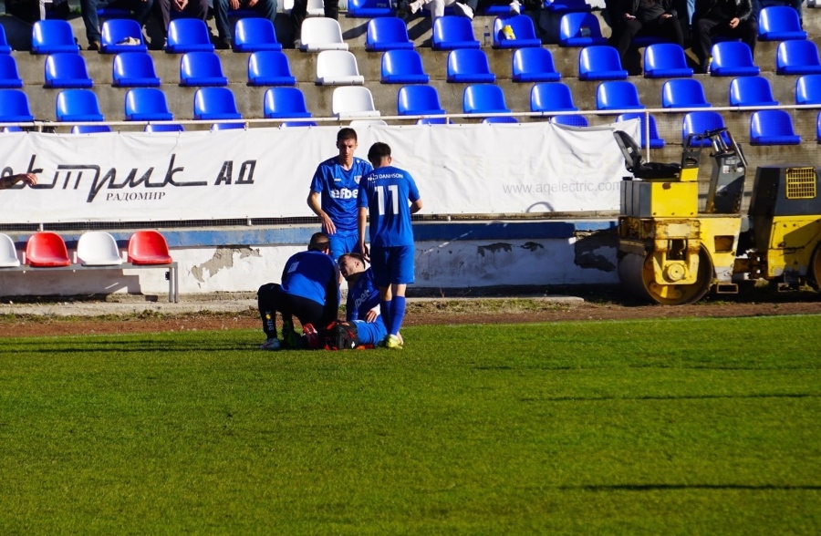 2 гола за 4 минути донесоха победа за „Славата,  Джоров в болница с тежка контузия
