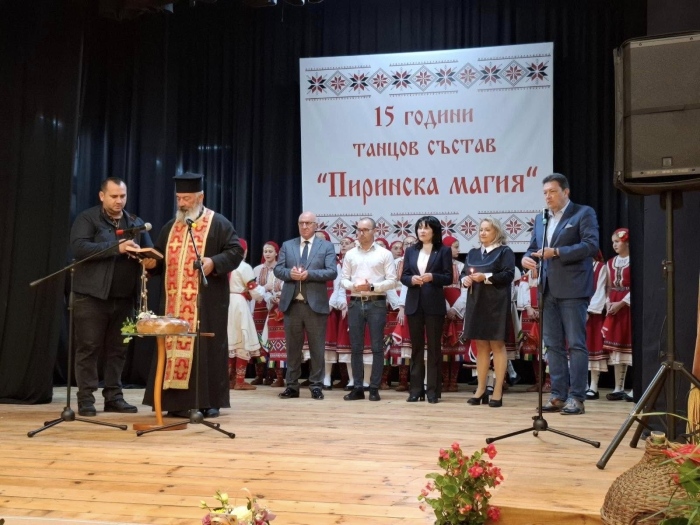 С водосвет и благословия откриха обновеното читалище в Марикостиново