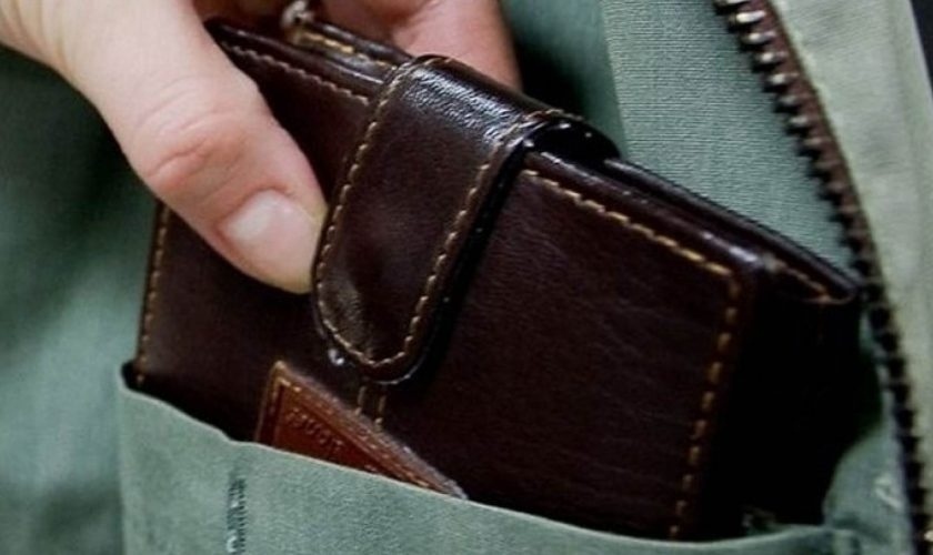 Откраднаха портмоне с пари от пазарската чанта на жена в Благоевград